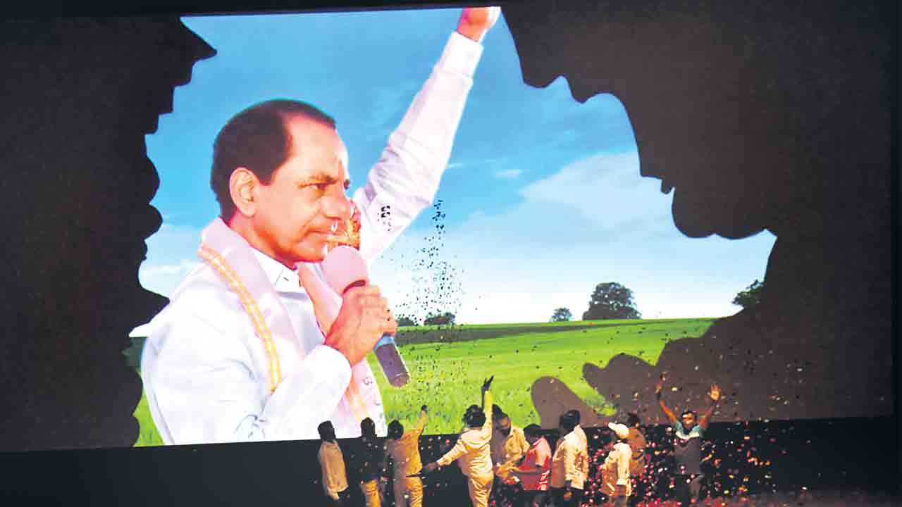 కేసీఆర్ సినిమాకు అపూర్వ ఆదరణ