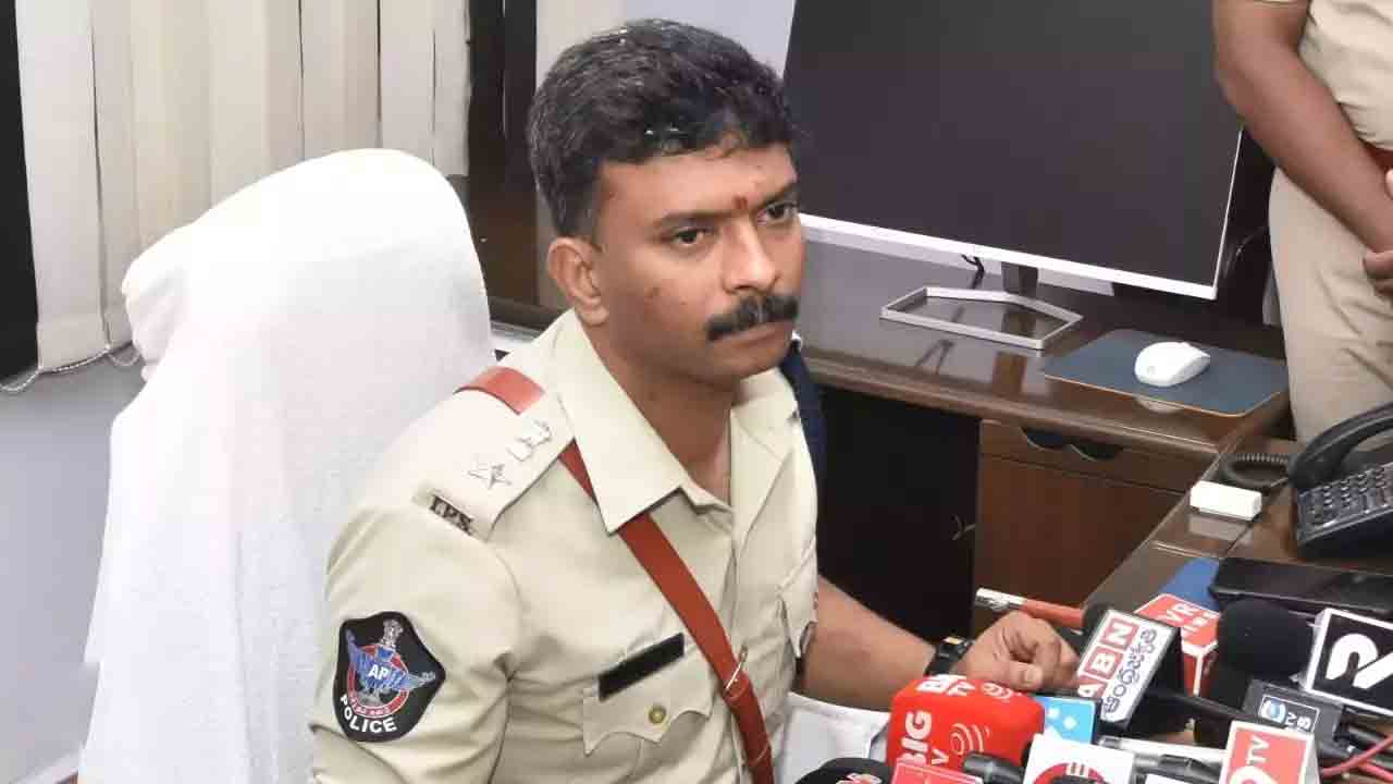 Kadapa SP Transfer | కడప ఎస్పీ ఆకస్మిక బదిలీ.. వైసీపీ కార్యకర్తను వదిలి పెట్టడంపై ప్రభుత్వం సీరియస్‌