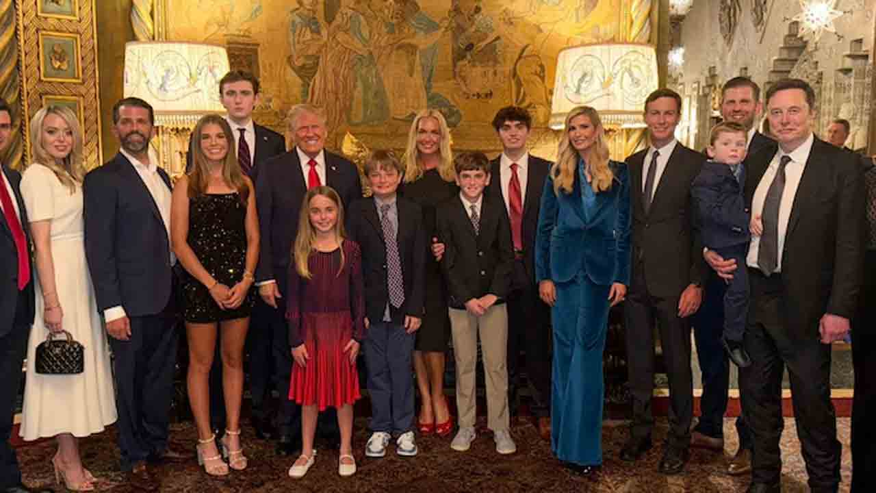 Elon Musk | విక్టరీ సెలబ్రేషన్స్‌.. ట్రంప్‌ ఫ్యామిలీ ఫొటోలో ఎలాన్‌ మస్క్‌‌.. వైరలవుతున్న పిక్‌