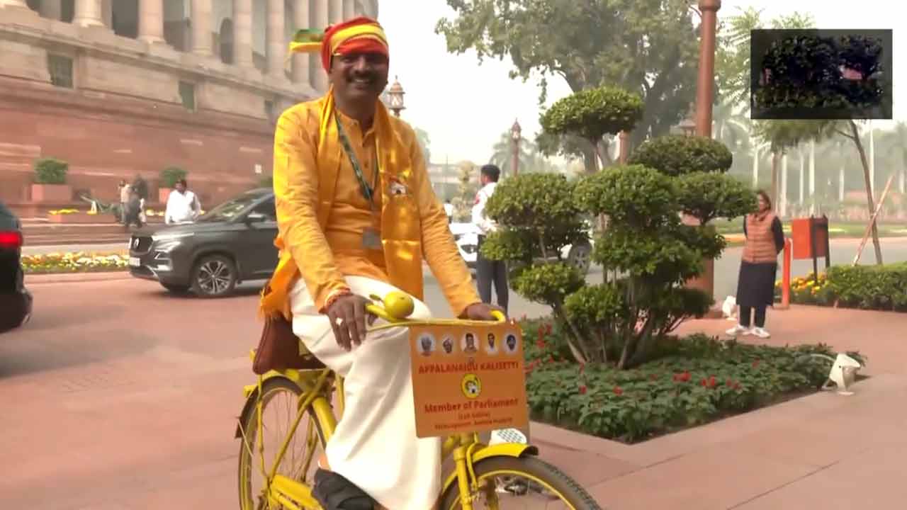 Appala Naidu | సైకిల్‌పై పార్లమెంటుకు టీడీపీ ఎంపీ.. ఎందుకో తెలుసా.. Video