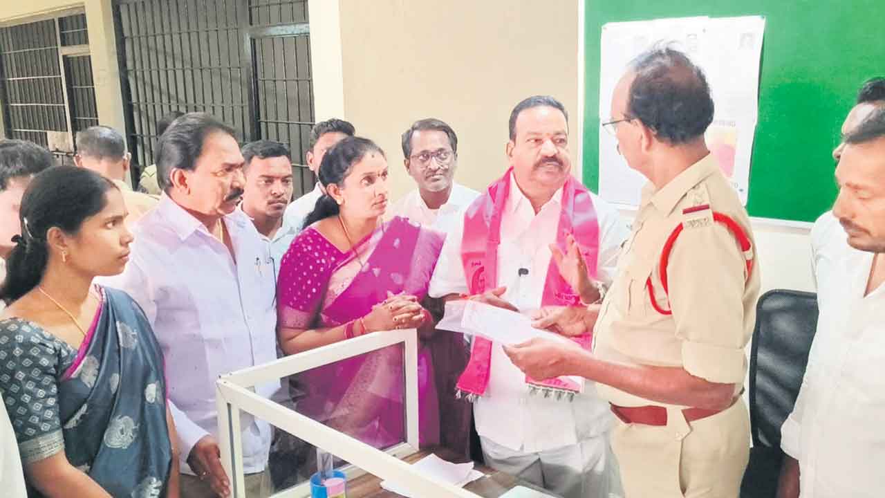 తిట్టడమే మీ పనా?