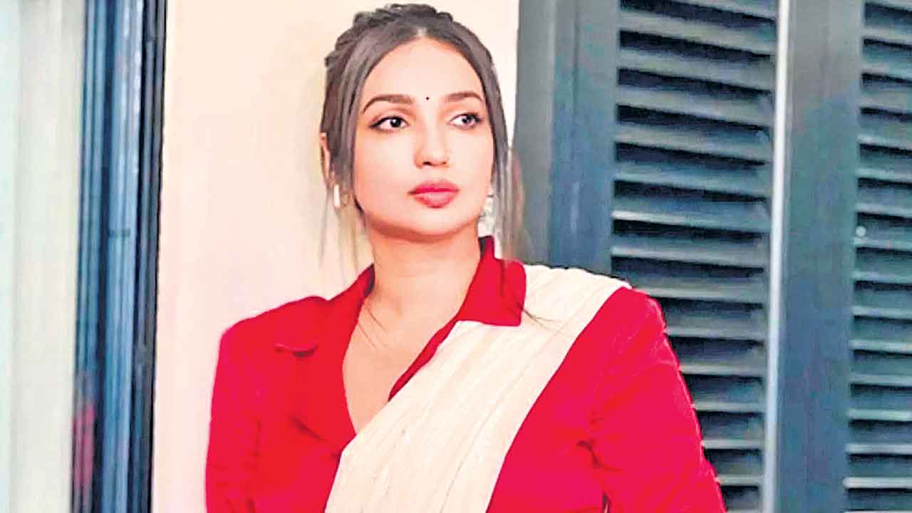 Kanika Dhillon | ప్రతి ఒక్కడూ సమీక్షకుడే.. రివ్యూయర్లపై మండిపడ్డ కనిక ధిల్లాన్