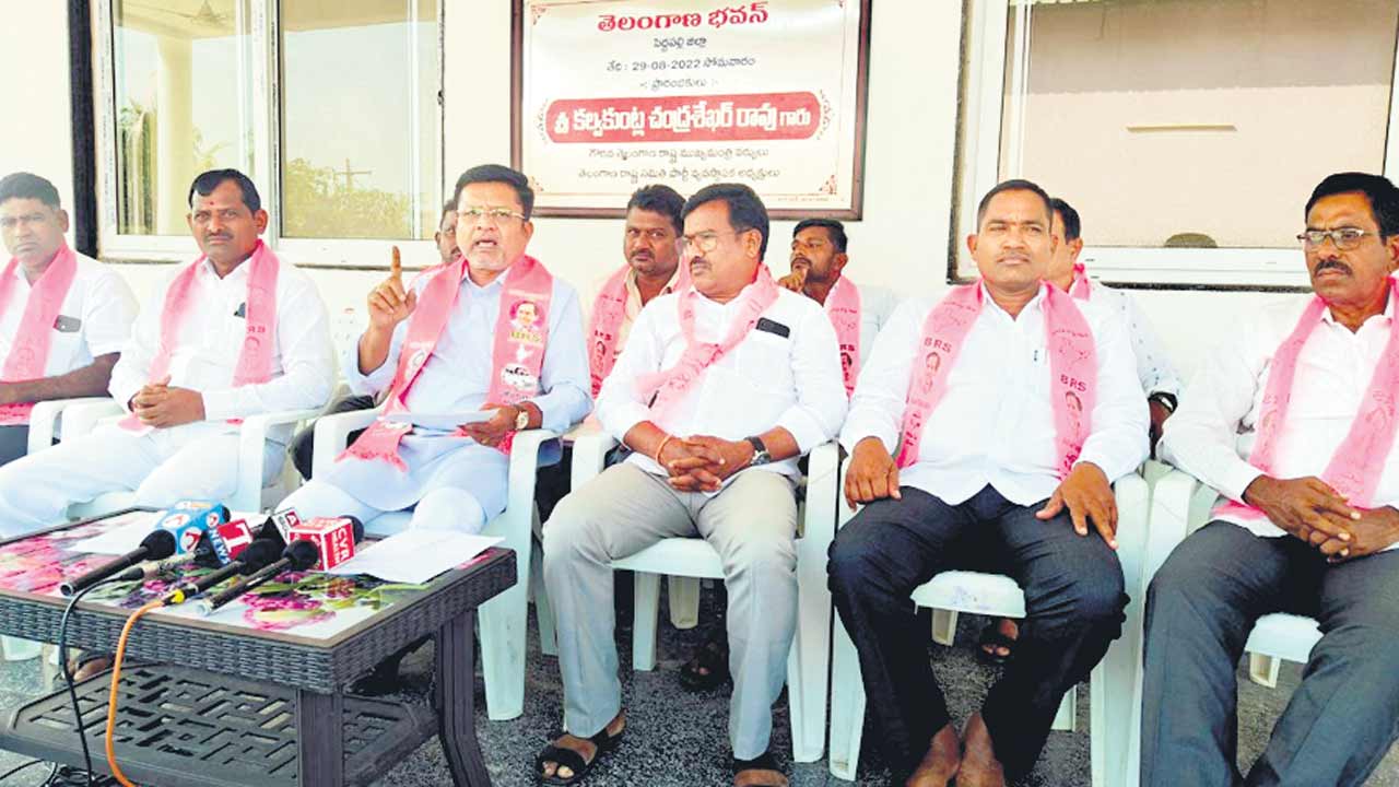 మంథని ఎమ్మెల్యే దగాకోరు