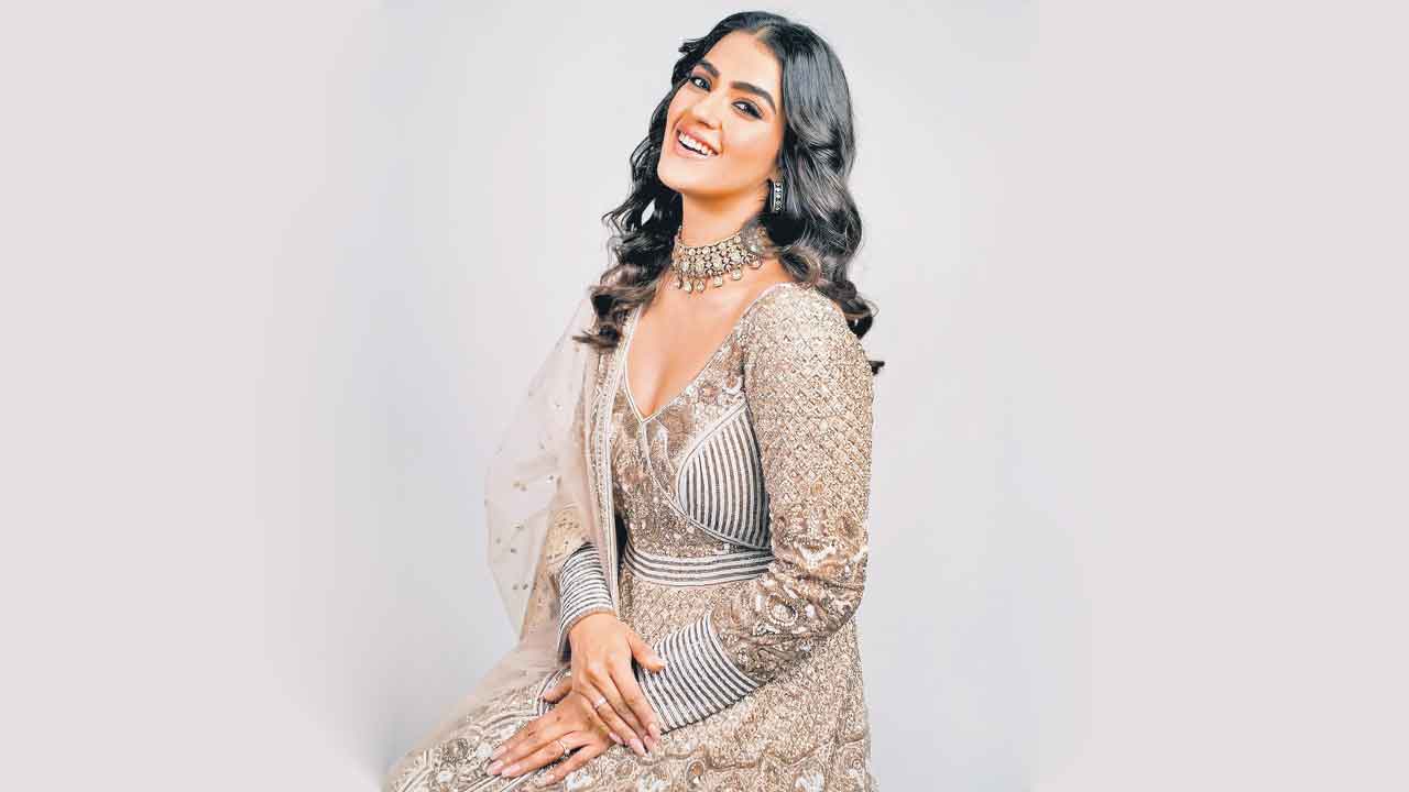 Kavya Thapar | ఆఫర్‌ ఇస్తానని పిలిచి అది అడిగాడు.. వార్నింగ్‌ ఇచ్చి తిరిగొచ్చేశా: కావ్యా థాపర్‌