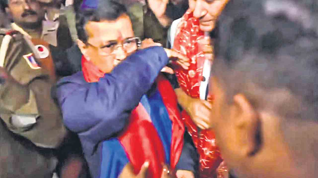 Arvind Kejriwal | కేజ్రీవాల్‌పై స్పిరిట్‌ చల్లిన యువకుడు.. హత్యా ప్రయత్నమన్న ఆప్‌