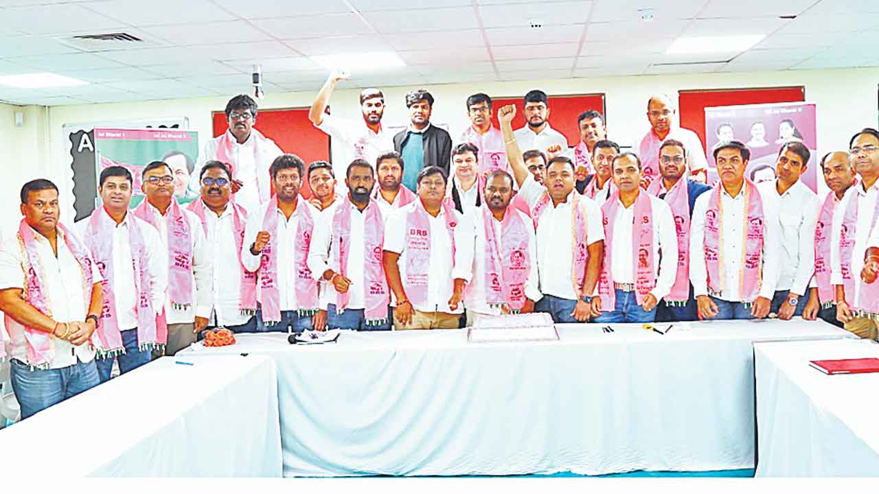 బీఆర్‌ఎస్‌లో చేరిన కాంగ్రెస్‌ నేత కోట్ల