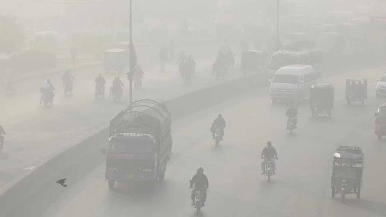 Lahore pollution | లాహోర్‌లో తీవ్రంగా కాలుష్యం.. ఆస్పత్రిపాలైన 15 వేల మంది..!