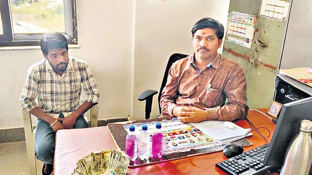 ఏసీబీకి చిక్కిన ల్యాండ్‌ అండ్‌ సర్వే ఉద్యోగులు