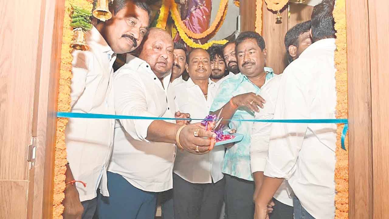 వర్ష జ్యువెల్లర్స్‌ ప్రారంభం