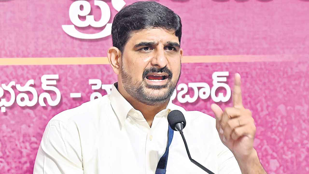 దళితబంధు నిధులడిగితే దాడులా?