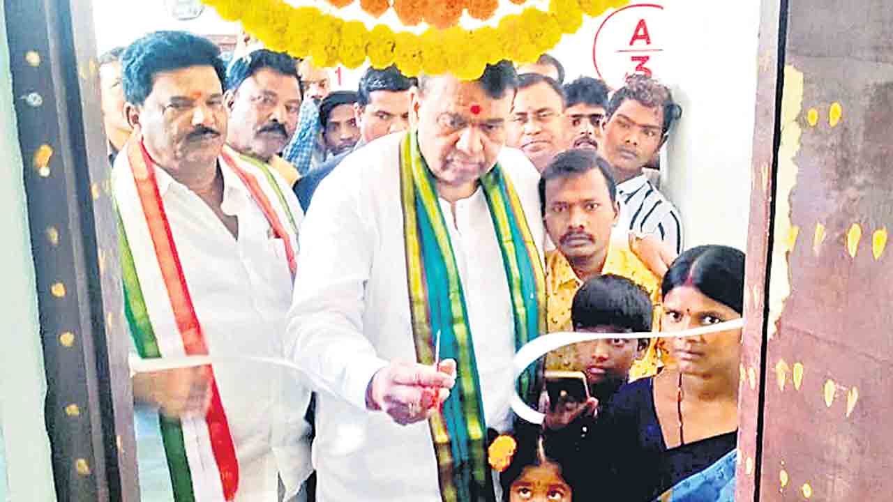 కేసీఆర్‌ సహకారంతో పేదలకు ఇండ్లు