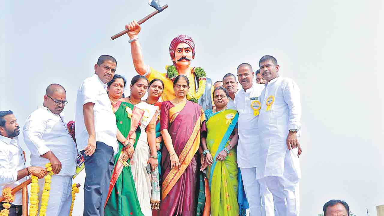 దొడ్డి కొమరయ్య త్యాగం వెలకట్టలేనిది