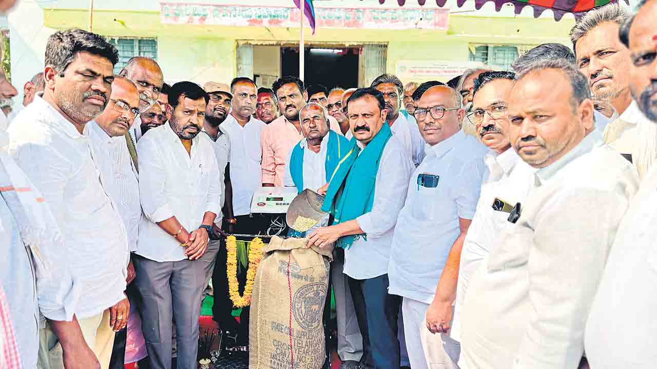 సోయా కొనుగోలు కేంద్రం ప్రారంభం