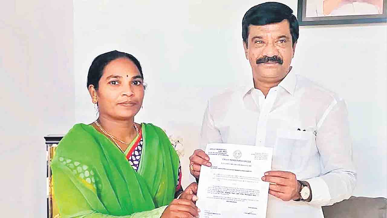 బాధిత కుటుంబానికి వేముల చేయూత