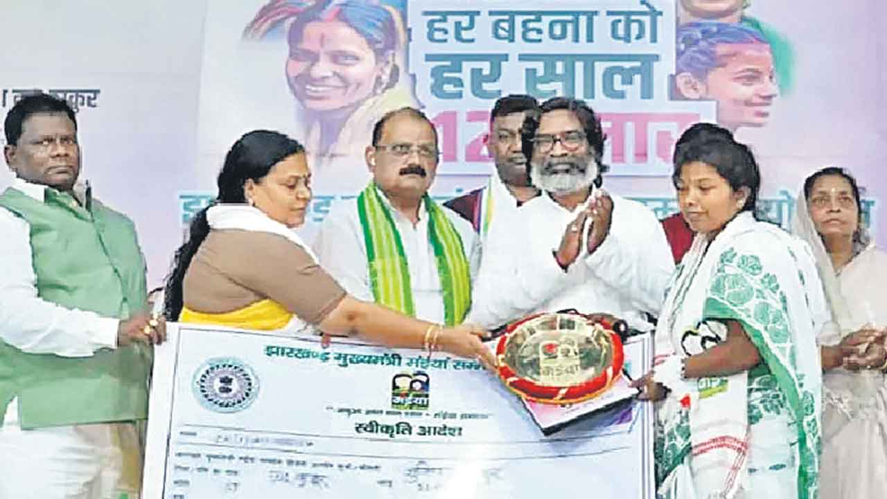 మహిళాకర్షక పథకాలే అధికారాన్ని తెచ్చాయ్‌!