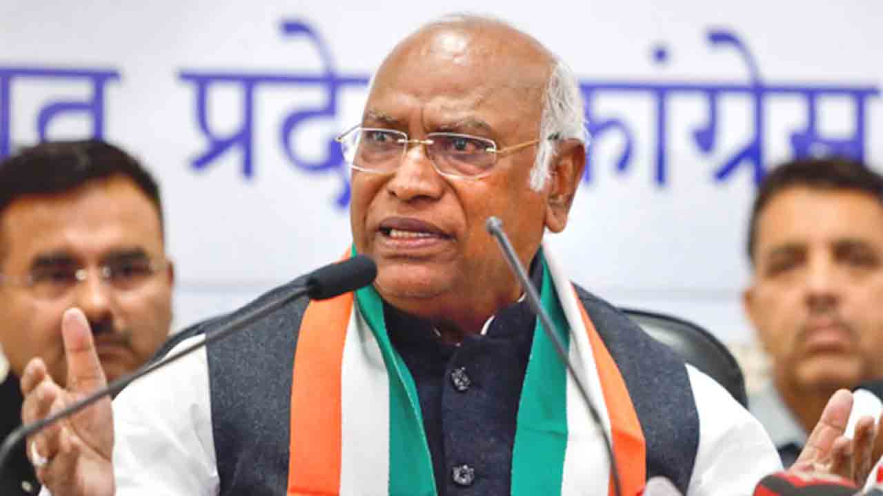Mallikarjun Kharge | గ్యారంటీలతో రాష్ట్రం దివాలానే.. ఎన్నికల హామీలపై మల్లికార్జున ఖర్గే కీలక వ్యాఖ్యలు