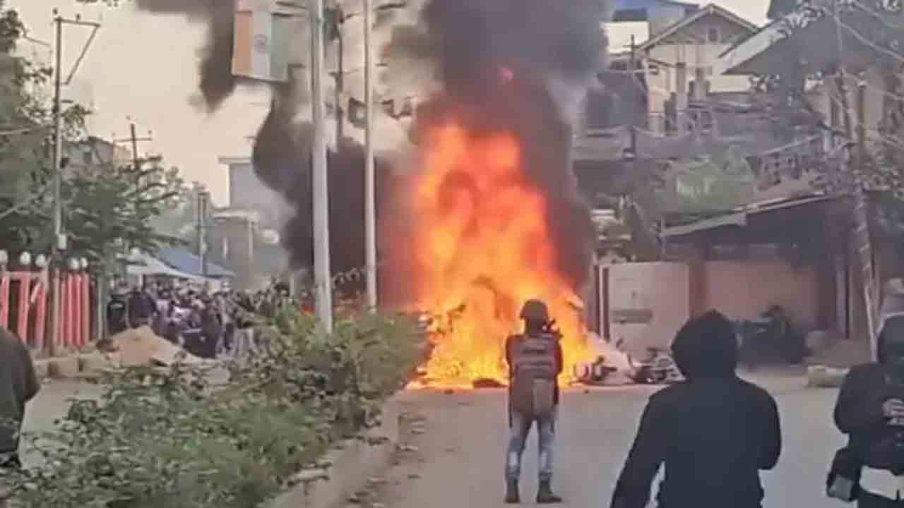 Protesters Attack Ministers Houses | మంత్రులు, ఎమ్మెల్యేల ఇళ్లపై.. నిరసనకారులు దాడి