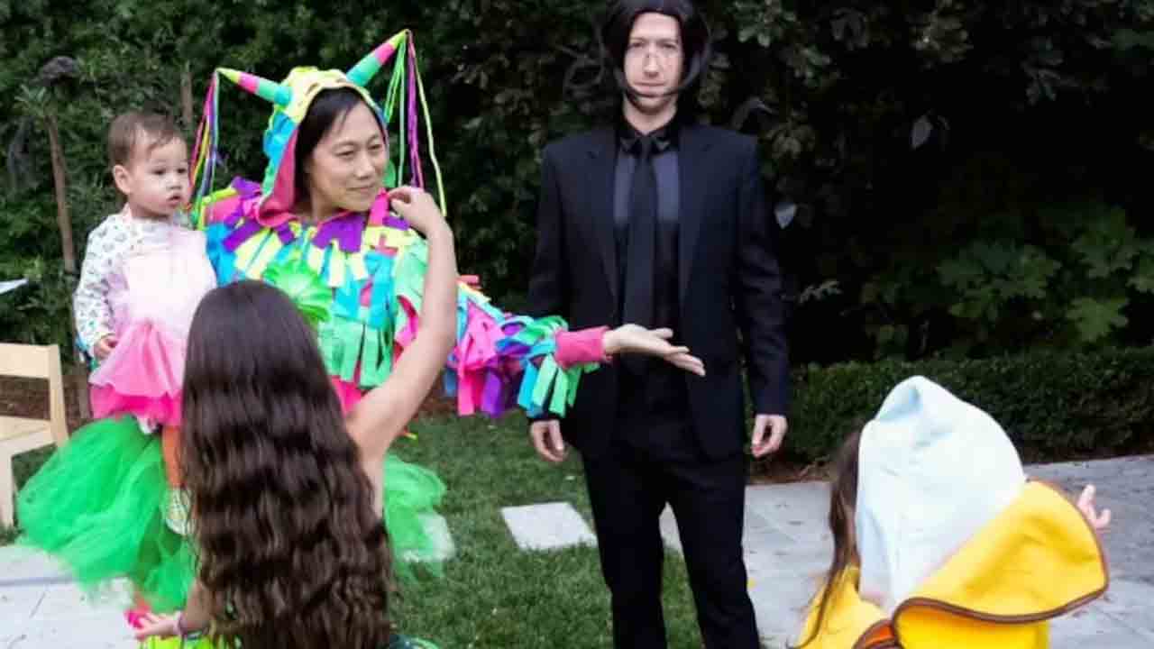 Mark Zuckerberg | హాలోవీన్‌ వేడుకల్లో మార్క్‌ జుకర్‌బర్గ్‌ ఫ్యామిలీ.. హంతకుడి గెటప్‌లో ఆకట్టుకున్న మెటా సీఈవో