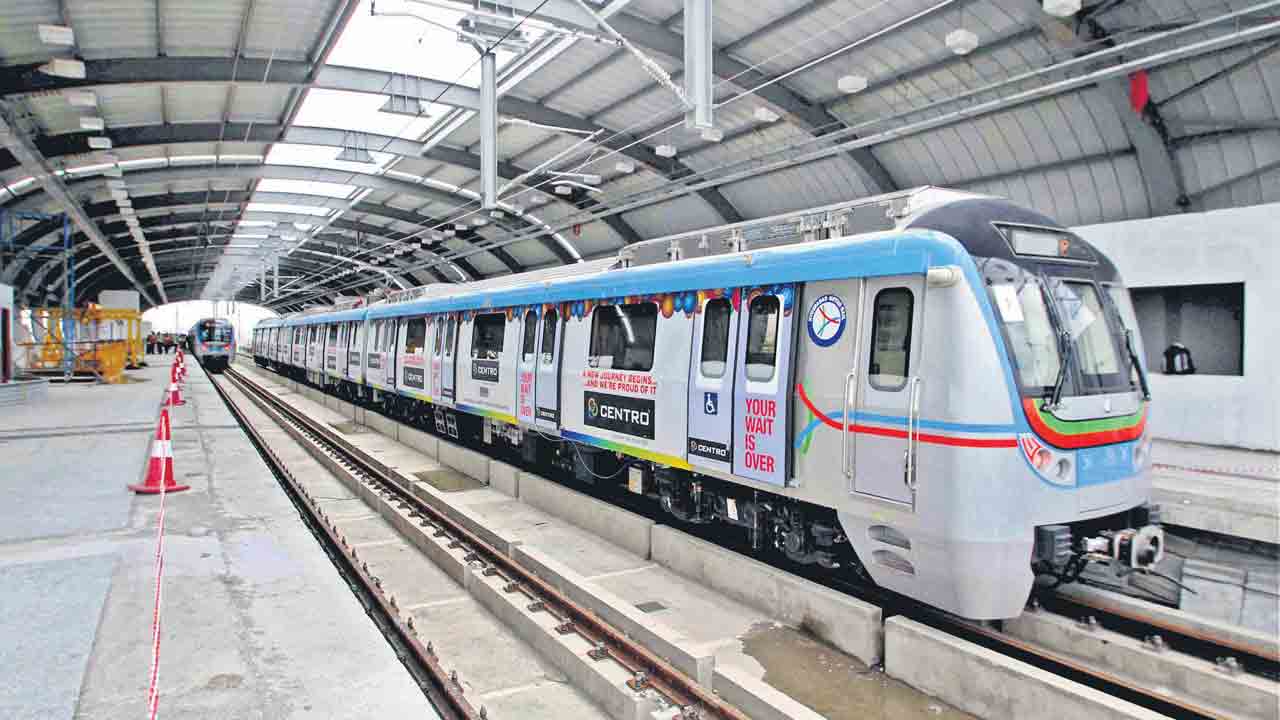 HYD Metro | హైదరాబాద్‌ మెట్రో సేవల్లో అంతరాయం.. సాంకేతిక సమస్యలే కారణం