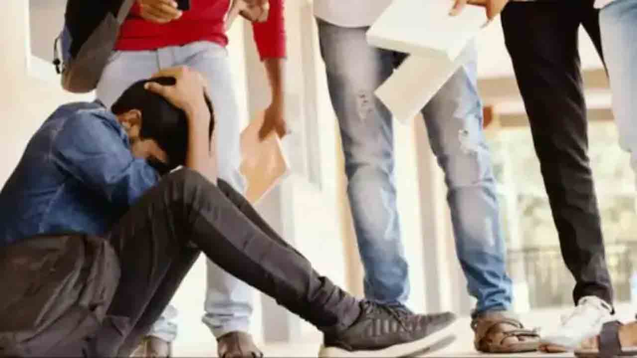 Medical Student | ర్యాగింగ్‌ పేరిట మూడు గంటలు నిల్చోబెట్టిన సీనియర్లు.. వైద్య విద్యార్థి మృతి