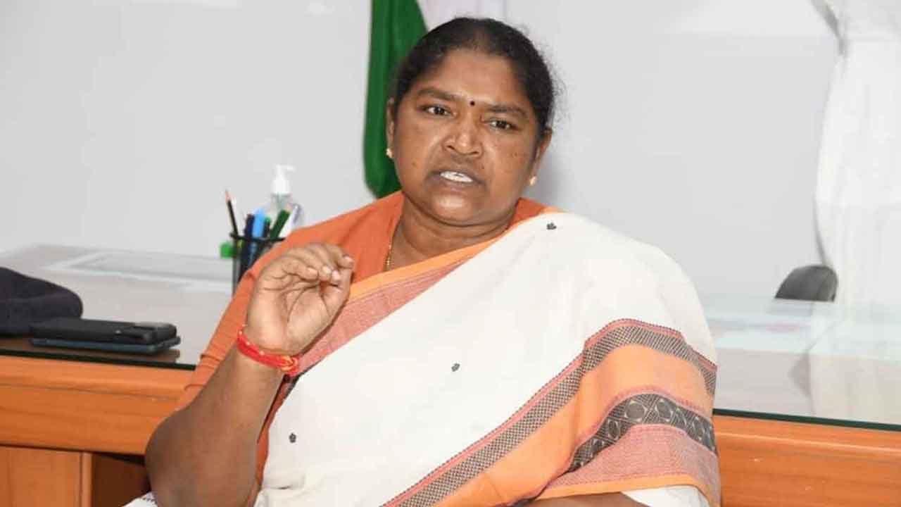 విద్యార్థుల సంక్షేమానికే డైట్‌ చార్జీల పెంపు: మంత్రి సీతక్క