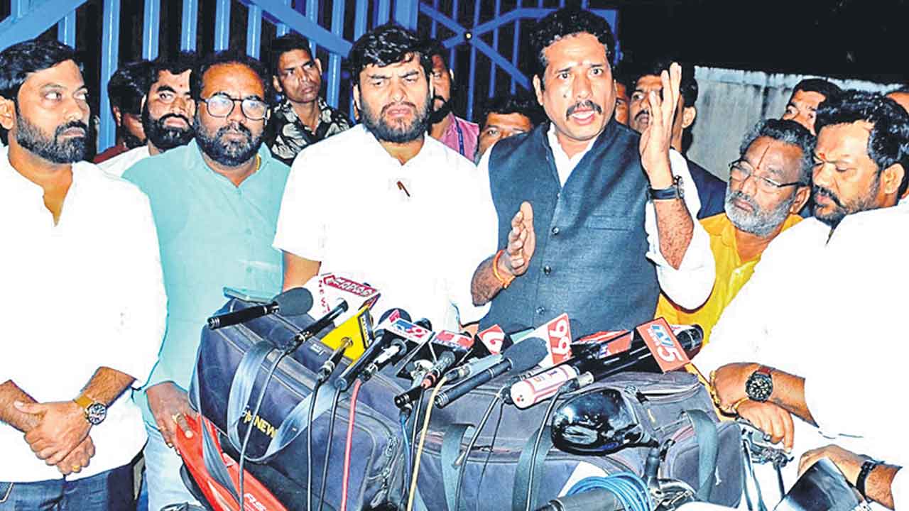 తప్పుచేసిన అధికారుల అరెస్టు తప్పదు