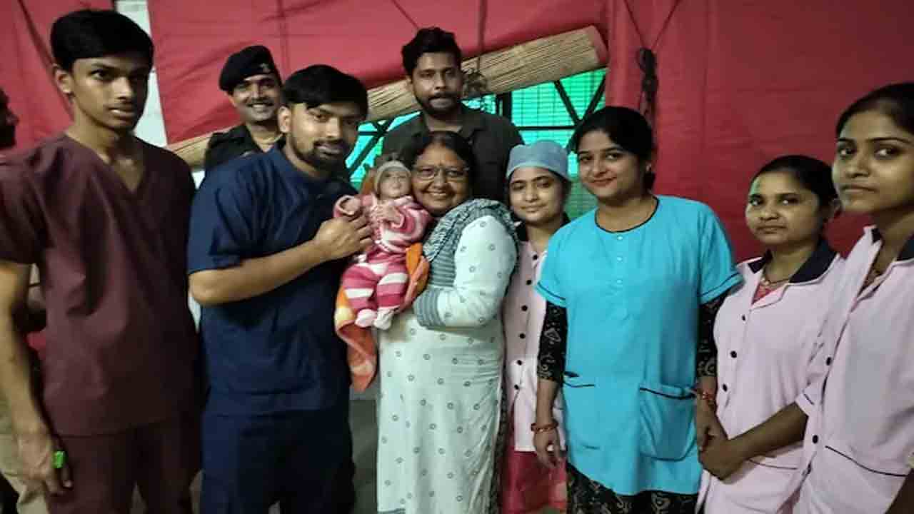 Newborn Thrown Off Bridge | నవజాత శిశువును వంతెనపై నుంచి విసిరేసిన పేరెంట్స్‌.. తర్వాత   ఏం జరిగిందంటే?