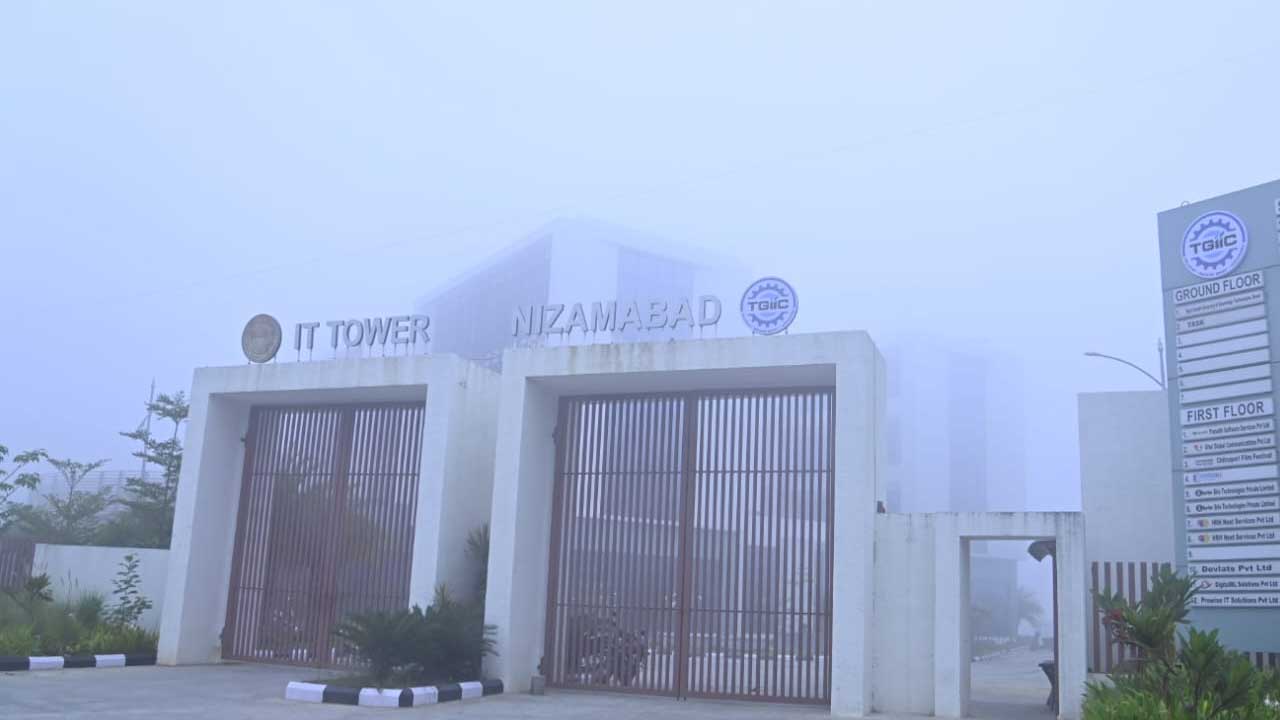 Dense Fog | నిజామాబాద్‌ను కమ్మేసిన పొగ మంచు.. ఫొటోలు