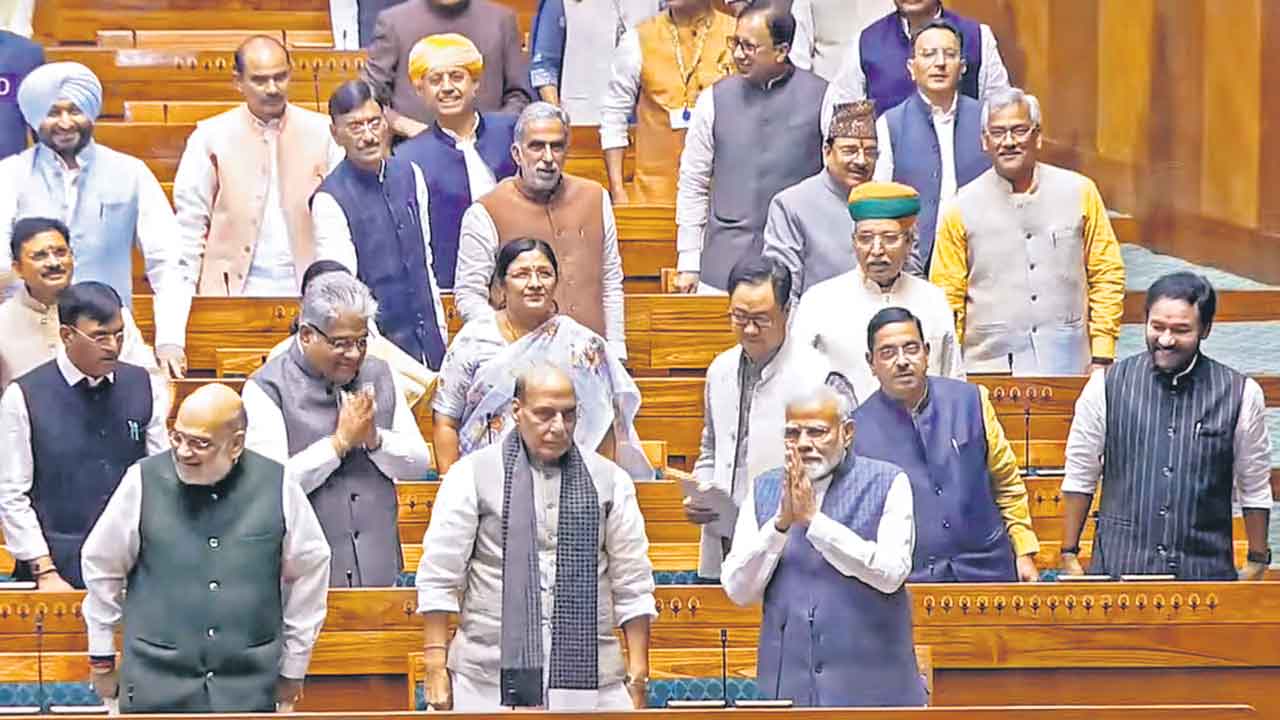 Parliament Session | అవినీతి ఆరోపణలపై చర్చించాల్సిందే.. అదానీపై అట్టుడికిన పార్లమెంట్‌