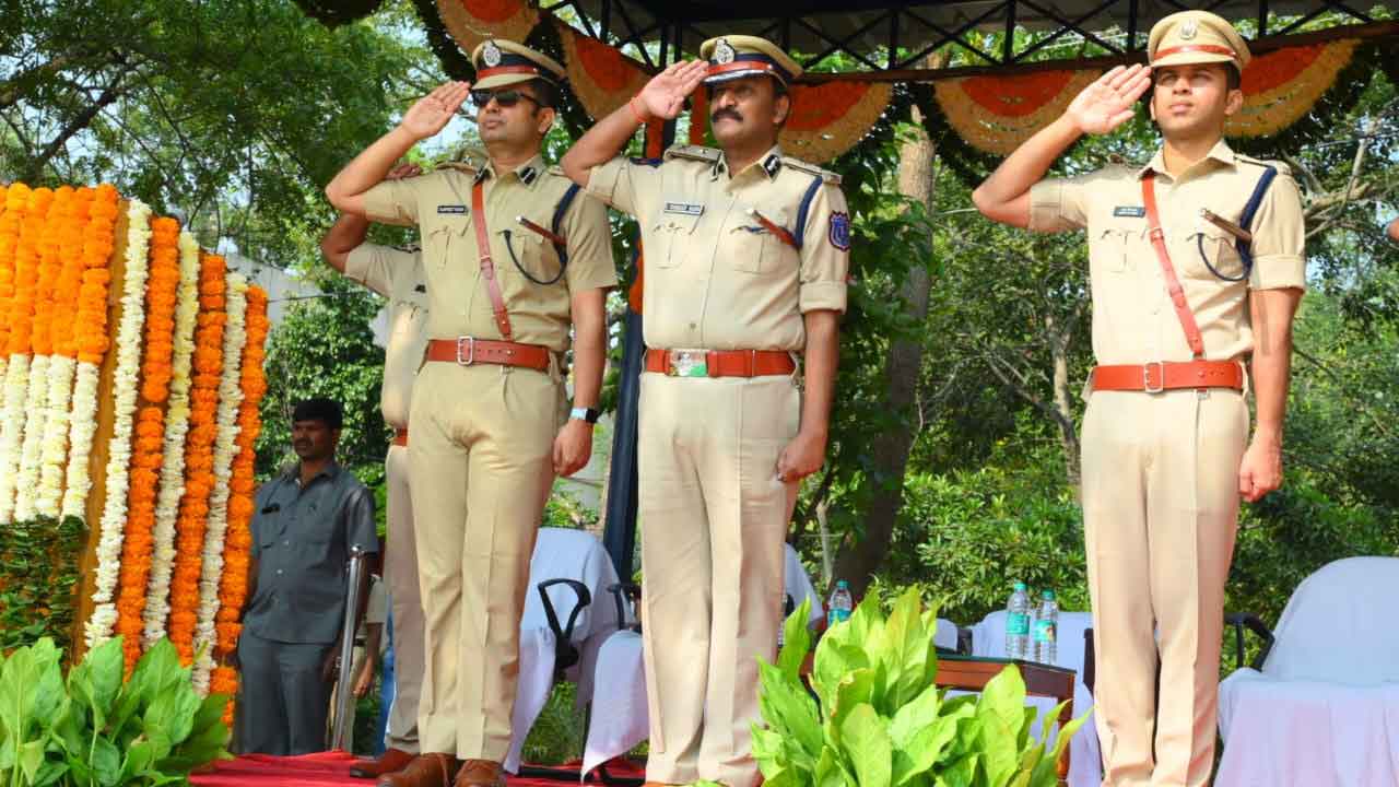 అంకితభావంతో విధులు నిర్వర్తించాలి