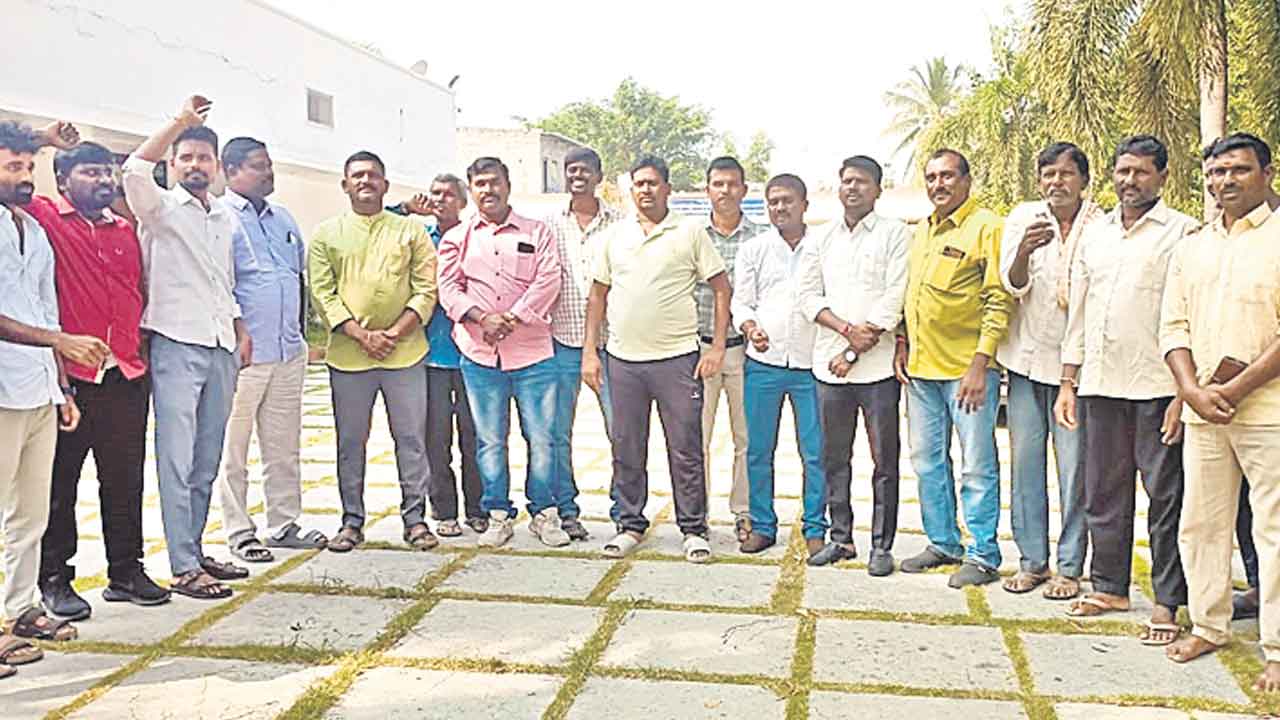 రెండో విడుత ఇవ్వకుంటే గ్రామాల్లో తిరుగనివ్వం