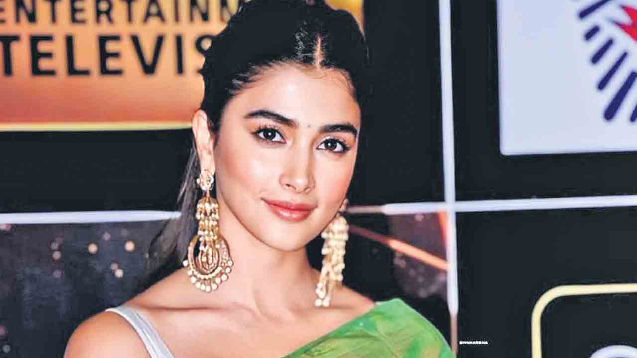 Pooja Hegde | ‘అల.. వైకుంఠపురములో’ త‌మిళ సినిమా అంటూ నోరు జారిన పూజా హెగ్డే