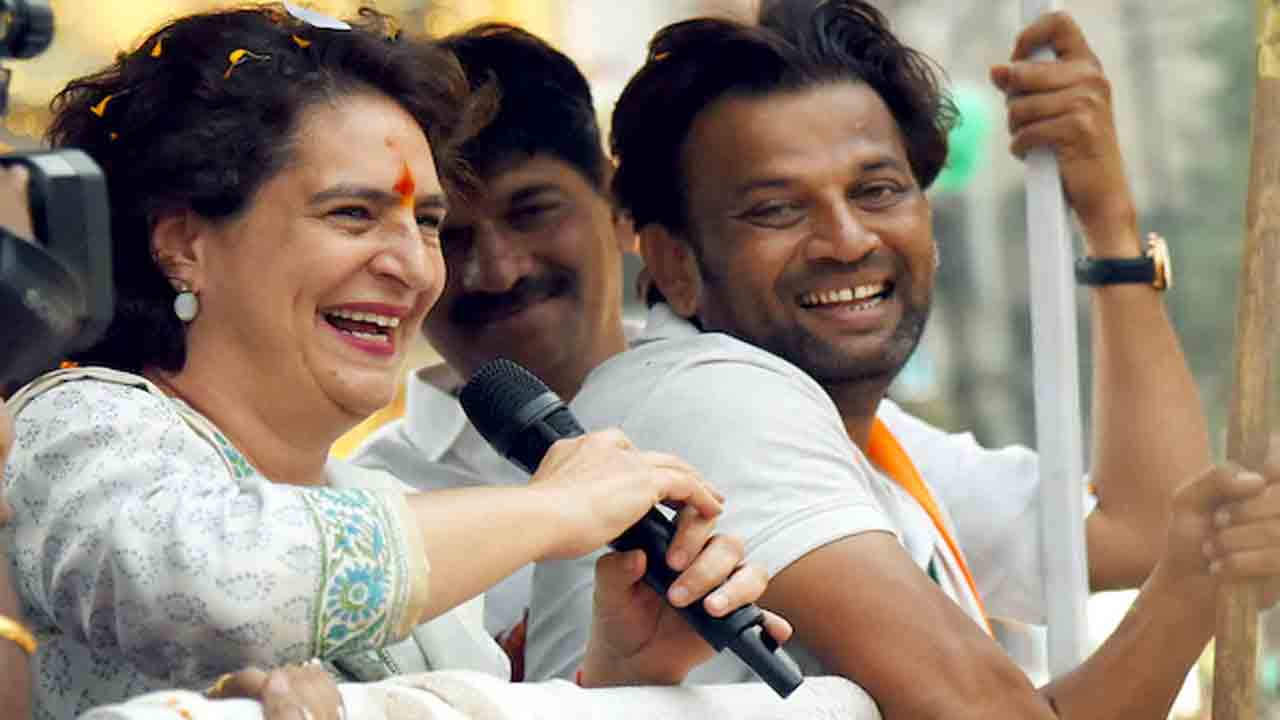Priyanka Gandhi | నాగపూర్‌ రోడ్‌ షోలో బీజేపీ జెండాలు రెపరెపలు.. ప్రియాంక గాంధీ   ఎలా స్పందించారంటే?