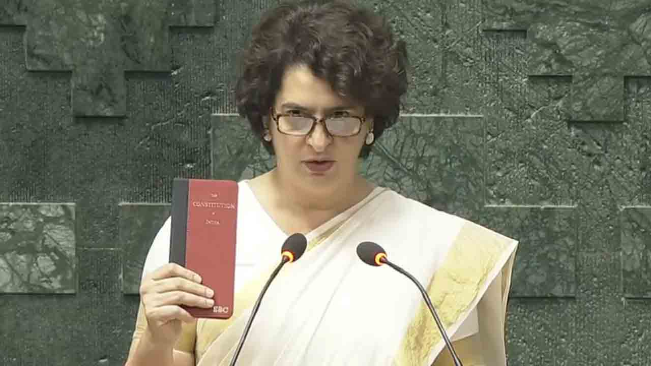 Priyanka Gandhi | తొలిసారి లోక్‌సభలో అడుగుపెట్టిన ప్రియాంక గాంధీ.. వయనాడ్‌ ఎంపీగా ప్రమాణం