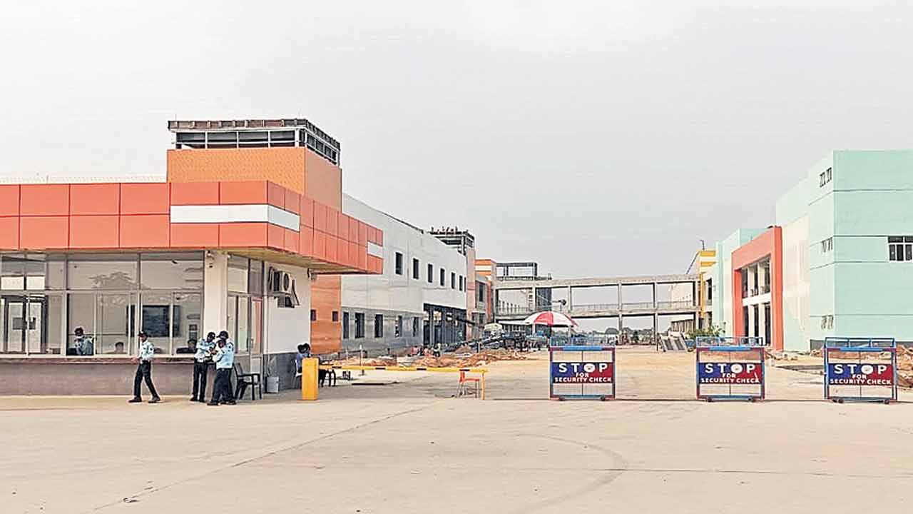 పారిశ్రామిక ప్రగతిపై నీలినీడలు