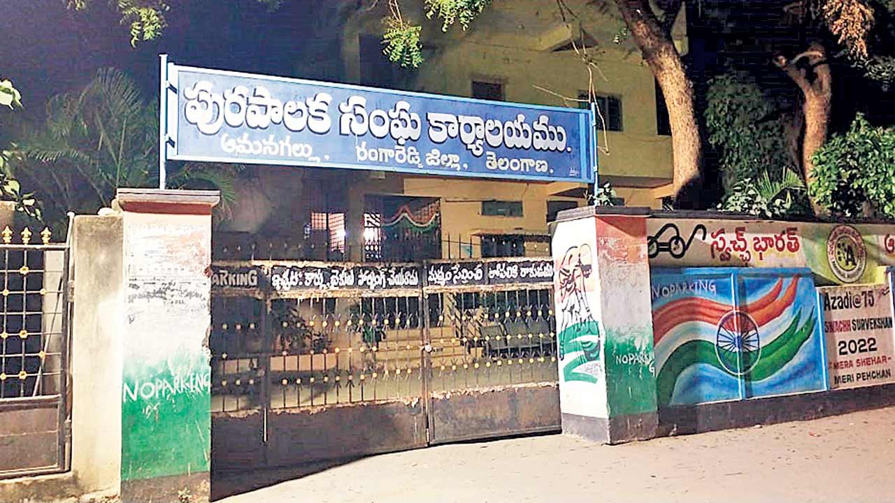 నిధుల్లేవ్‌!