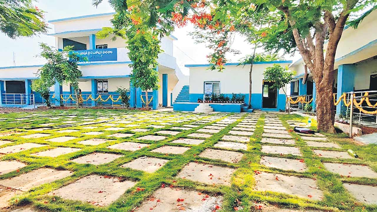 బడి బకాయిలు ఏమాయె..?