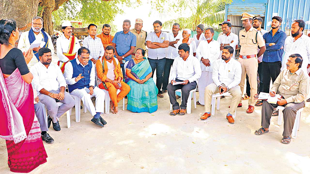 బాధితులకు అండగా ఉంటాగా ఉంటాం..