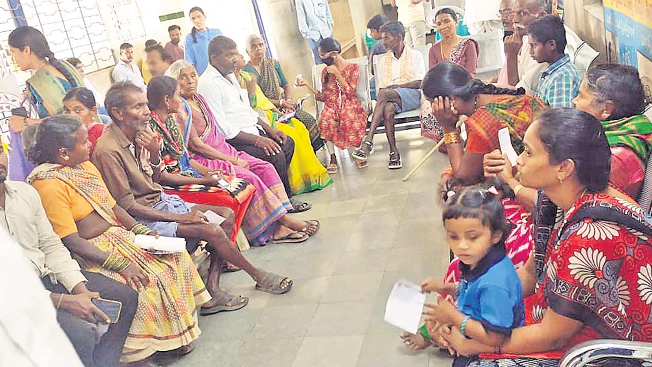 అందని వైద్యం.. రోగుల దైన్య