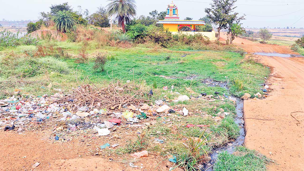 నాడు స్వచ్ఛ పల్లెలు నేడు మురికి కూపాలు