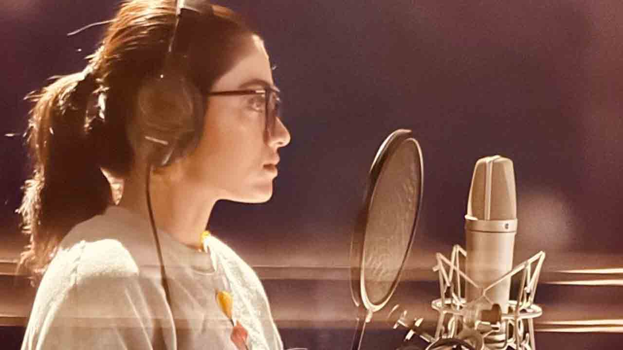 Rashmika Mandanna | డబ్బింగ్ స్టూడియోలో రష్మిక మందన్నా.. పుష్ప ది రూల్‌ మైండ్‌ బ్లోయింగ్‌ అట