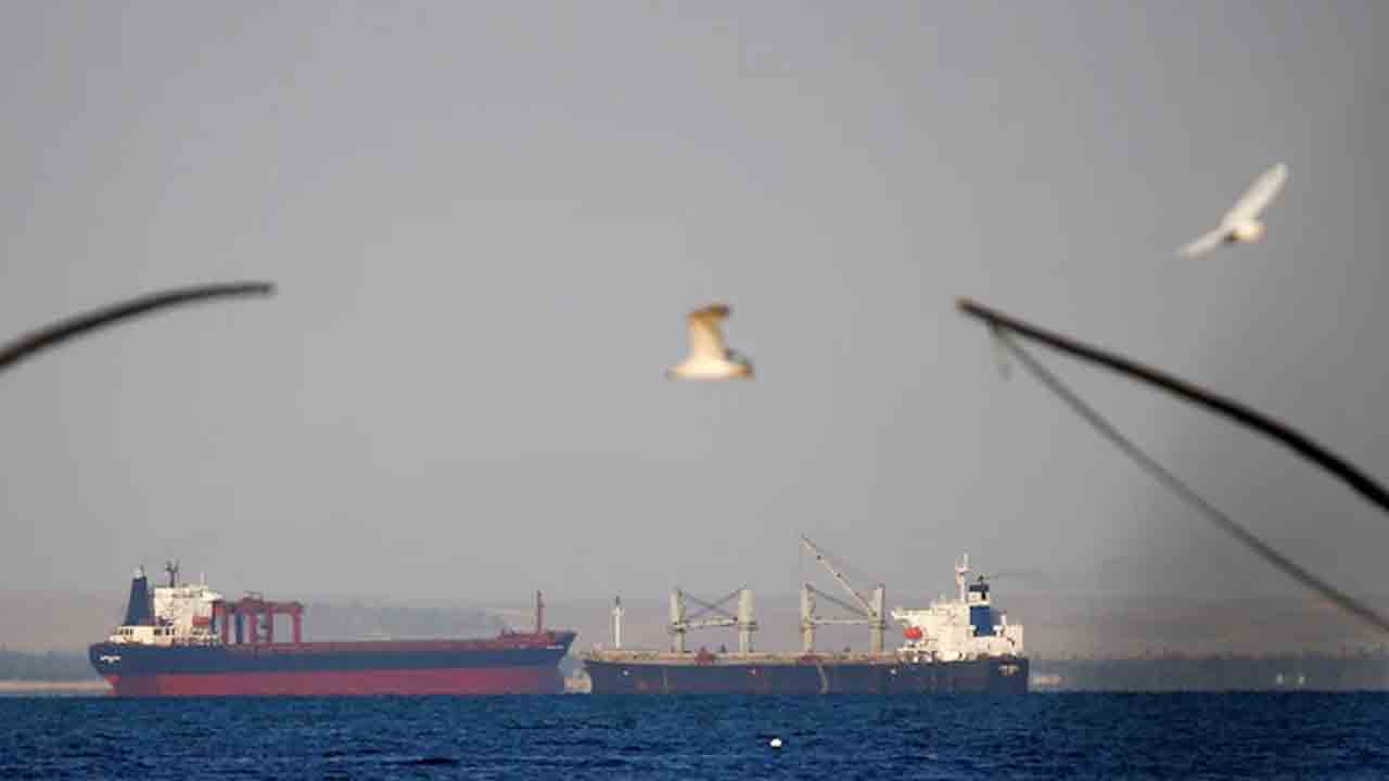 Red Sea | ఎర్రసముద్రంలో అమెరికా యుద్ధ నౌకలపై హౌతీల దాడులు