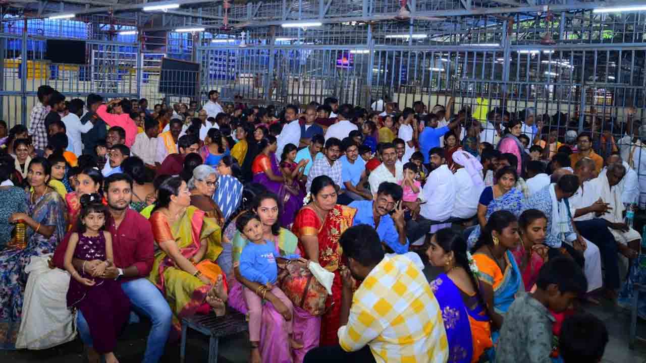 Srisailam | శ్రీశైలంలో కార్తీక సందడి.. శివ నామ‌స్మ‌ర‌ణ‌తో మార్మోగిన శైవక్షేత్రం