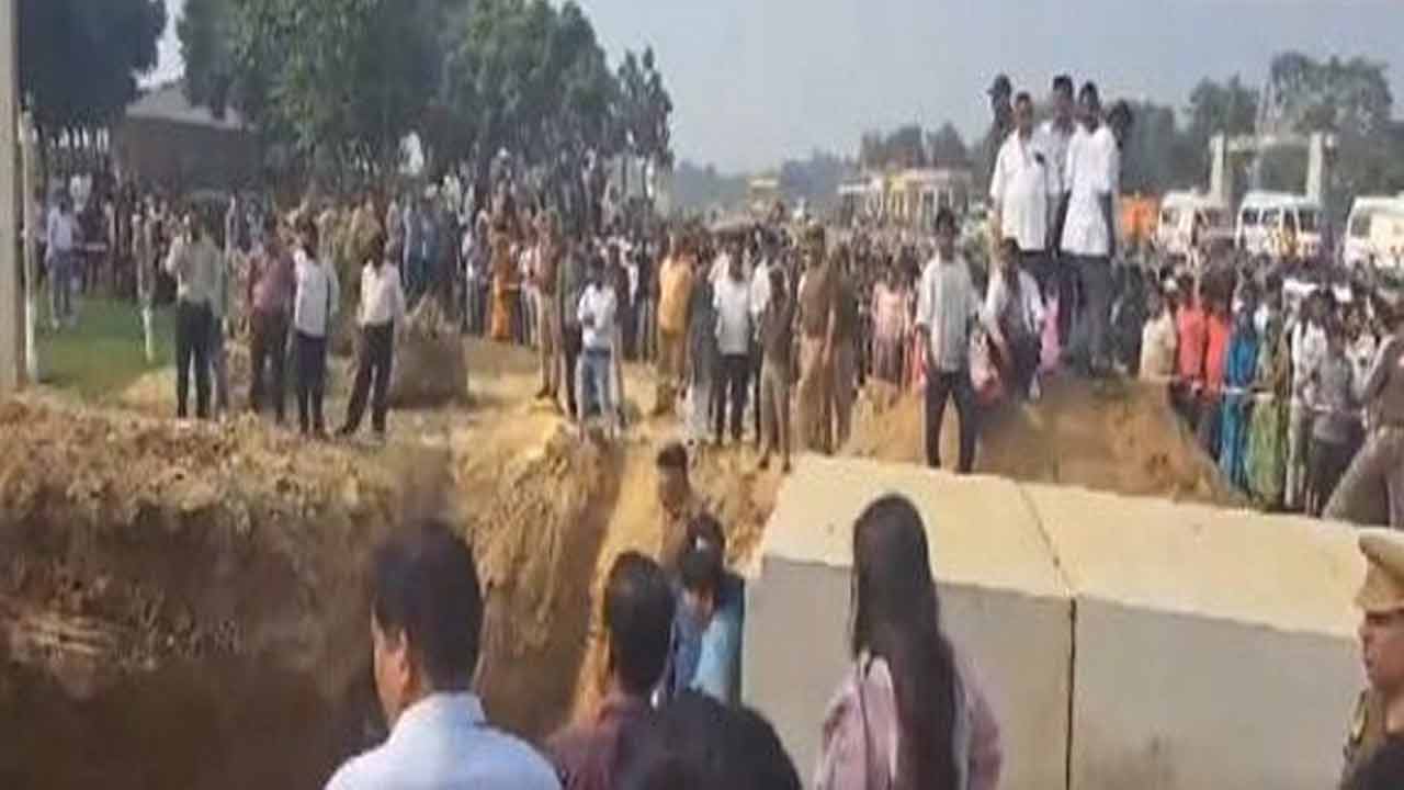 Soil collapse | మట్టిదిబ్బ కూలి నలుగురు మహిళలు దుర్మరణం.. మరో ఐదుగురికి గాయాలు