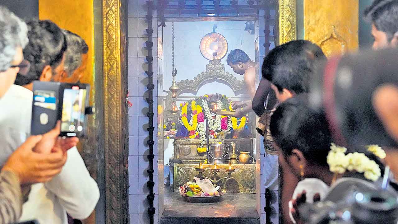 కమల గెలుపు కోసం తులసేంద్రపురంలో పూజలు