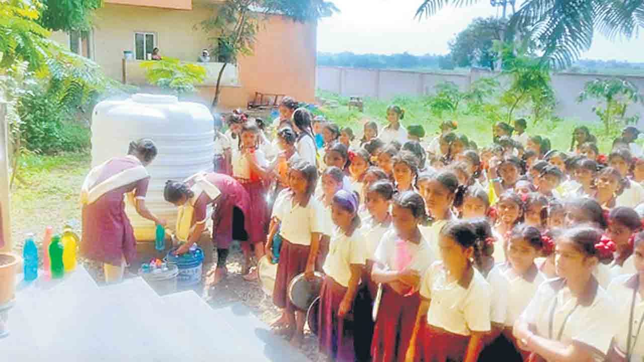 గురుకులాల్లో సమస్యల తిష్ట