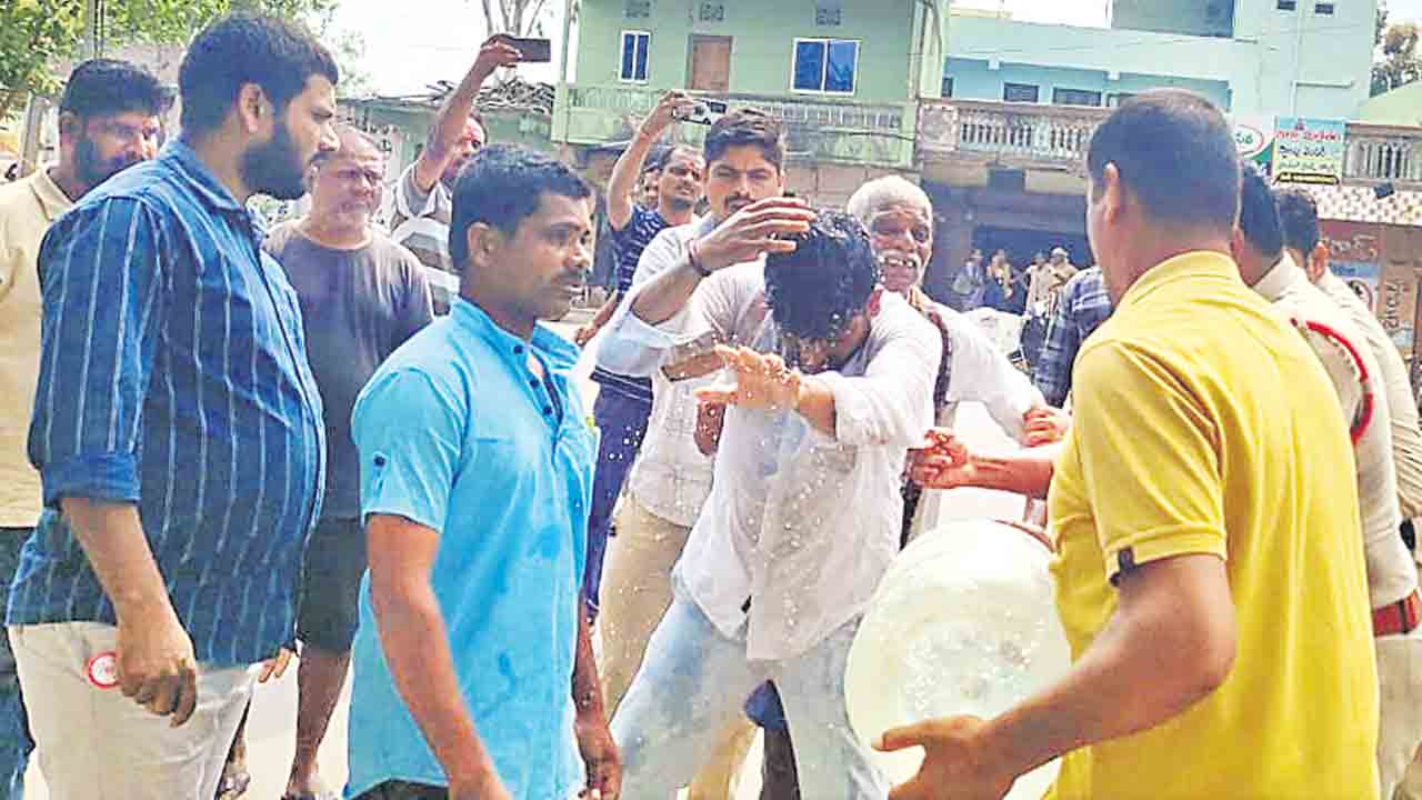 తండ్రీకొడుకుల ఆత్మహత్యాయత్నం