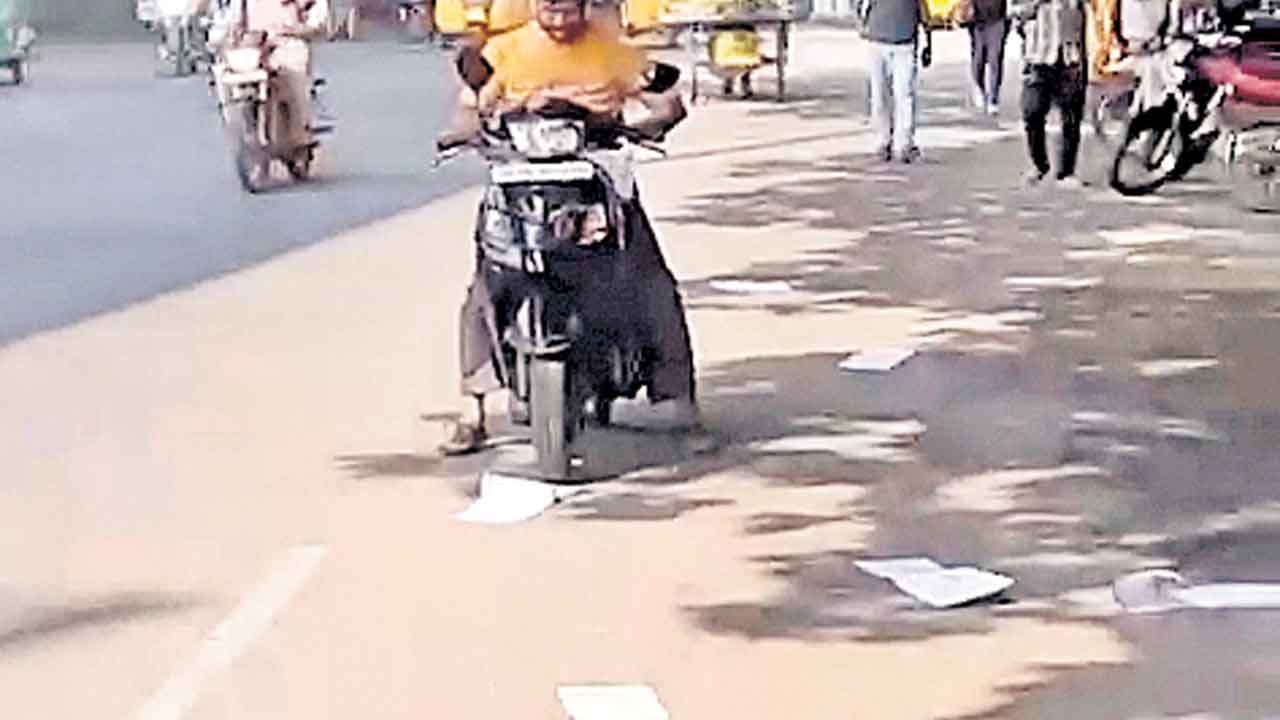 Caste Census | చిత్తశుద్ధి లేని సర్వే.. రోడ్డు పాలైన కులగణన పత్రాలు