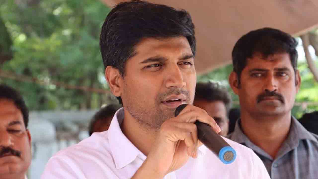 TDP MP Krishnadevarayalu | పార్లమెంట్‌లో ఏపీ విభజన చట్టం హామీల అమలుపై చర్చిస్తాం : టీడీపీ ఎంపీ లావు కృష్ణదేవరాయలు