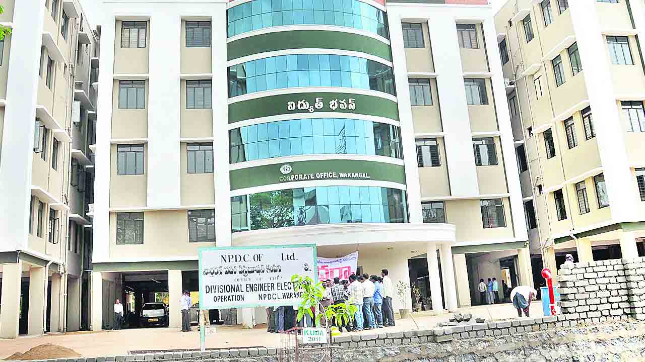 ఉద్యోగాలకు ఎంపికైనా పోస్టింగేది?